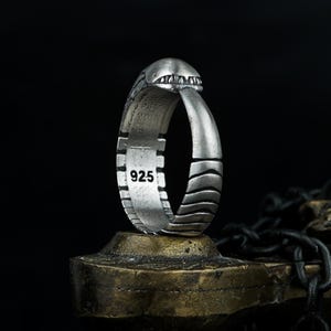 Circular Chestburster Ring 925 Silver, Circle Xenomorph Ring, Monster of H.R. Giger Ring, Alien Newborn Promise Ring, Gift for Alien Lovers