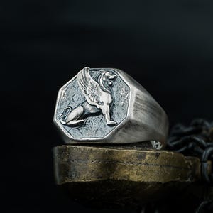 Winged Lion Ring 925 Sterling Silver, Antique Griffin Signet Ring, Mens Gryphon Ring, Mythological Symbol Ring, Unique Lioness Ring Gift