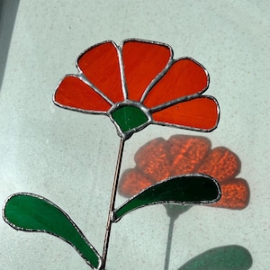 Stained Glass Flower Sun Catcher: Retro Floral Vase Art
