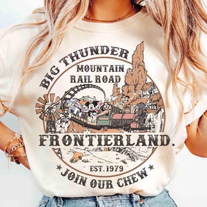 Camiseta retro Disney Mickey y sus amigos del Ferrocarril de la Montaña del Trueno, camiseta &quot;El viaje más salvaje por la naturaleza&quot;, camiseta del viaje familiar a WDW 2025