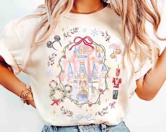 Camiseta navideña con lazo Coquette y castillo de Disney de Comfort Colors®, camiseta "Muy Feliz Navidad 2025" de Mickey, regalos navideños para niñas, "Soldado de Plomo" de Disney