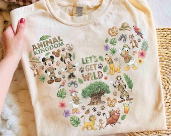 Komfortfärger Musse Pigg & Vänner Djurriket T-shirt, Disney Simba Timon Pumbaa Safari Mode T-shirt, Let's Get Wild, WDW Familjesemesterresa