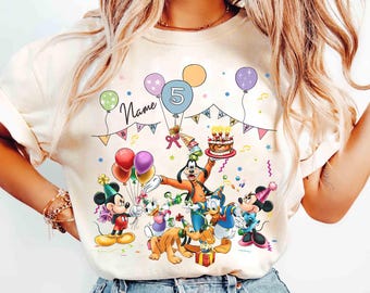 Camiseta de cumpleaños personalizada con nombre y edad de Mickey y sus amigos, regalo de cumpleaños personalizado de Disney Minnie Donald Pluto, camiseta para viaje familiar a Disneyland