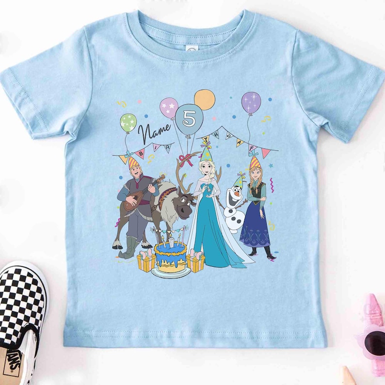 Spersonalizowana koszulka urodzinowa Disney Frozen z imieniem i wiekiem, spersonalizowany prezent urodzinowy Disney Elsa Anna Olaf Sven, rodzinna koszulka na wycieczkę do Disneylandu zdjęcie 2