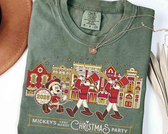 Koszulka „Myszka Miki i ołowiany żołnierz” Comfort Colors® z motywem Wesołej Bożonarodzeniowej Imprezy 2025, Koszulka Disney z Myszką Miki i ołowianym żołnierzem, Prezenty na Rodzinną Wycieczkę Wakacyjną w Disneylandzie