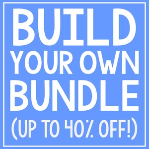 Puede incluir: Un gr&aacute;fico cuadrado azul con texto blanco. El texto dice "BUILD YOUR OWN BUNDLE" en letras grandes y en negrita, con "(UP TO 40% OFF!)" debajo en letras m&aacute;s peque&ntilde;as. El texto est&aacute; centrado y enmarcado por un borde blanco.