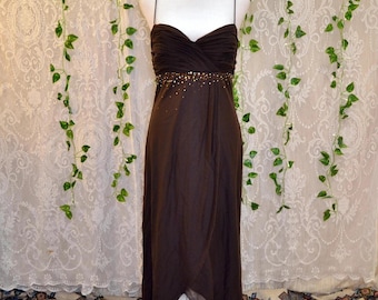 Vestido de fiesta vintage Y2K de gasa color marrón chocolate, con detalles de pedrería, talla 8