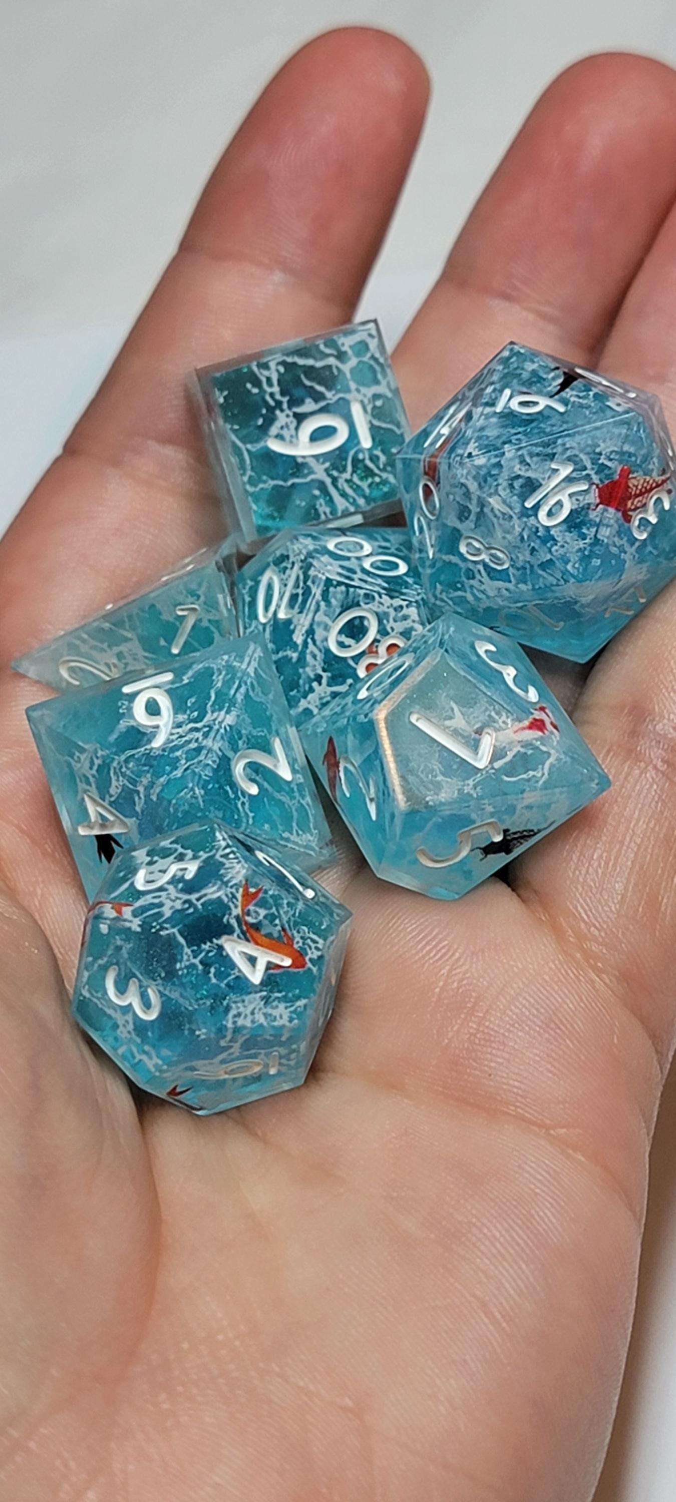 Koi Fish - Juego de 7 dados afilados hechos a mano para DnD, MTG, TTRPG - 200