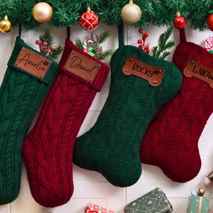 Calcetines navideños personalizados con parche de cuero, calcetines navideños de punto con nombre, calcetín con forma de hueso de perro, decoración navideña, regalos de Navidad