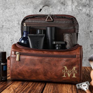 Personalisierte Kulturtasche für Männer, Leder Reise-Kulturtasche, gravierte Dopp Kits, Reise-Accessoire, Groomsmen Geschenke, Vatertagsgeschenk