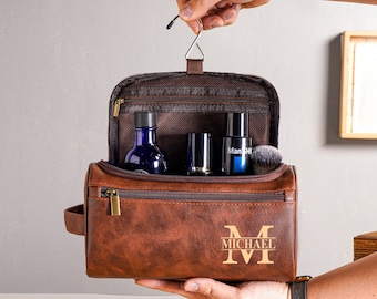 Neceser personalizado para hombre, neceser de viaje de cuero, neceseres grabados, accesorios de viaje, regalos para padrinos de boda, regalos para él