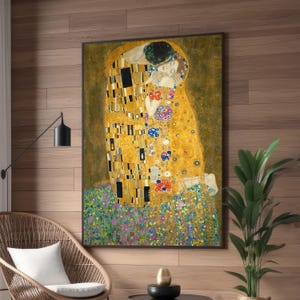Gustav Klimt The Kiss Canvas Print - Iconic Art Nouveau Couple in Gold Embrace - Romantic Wall Art for Elegant and Luxurious Home Decor