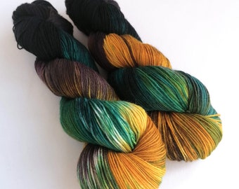Hand dyed variegated 75/25% superwash BFL/nylon sock/fingering/4ply weight yarn, Mutiny BFL sock yarn, black gold teal brown sock yarn