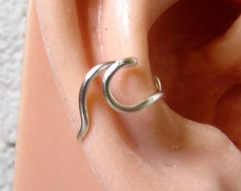 Wave Ear cuff - Mini Earcuff - Wave Conch piercing - Cartilage  - No Pierced ear cuf - Hypoallergenic - Personalized Color