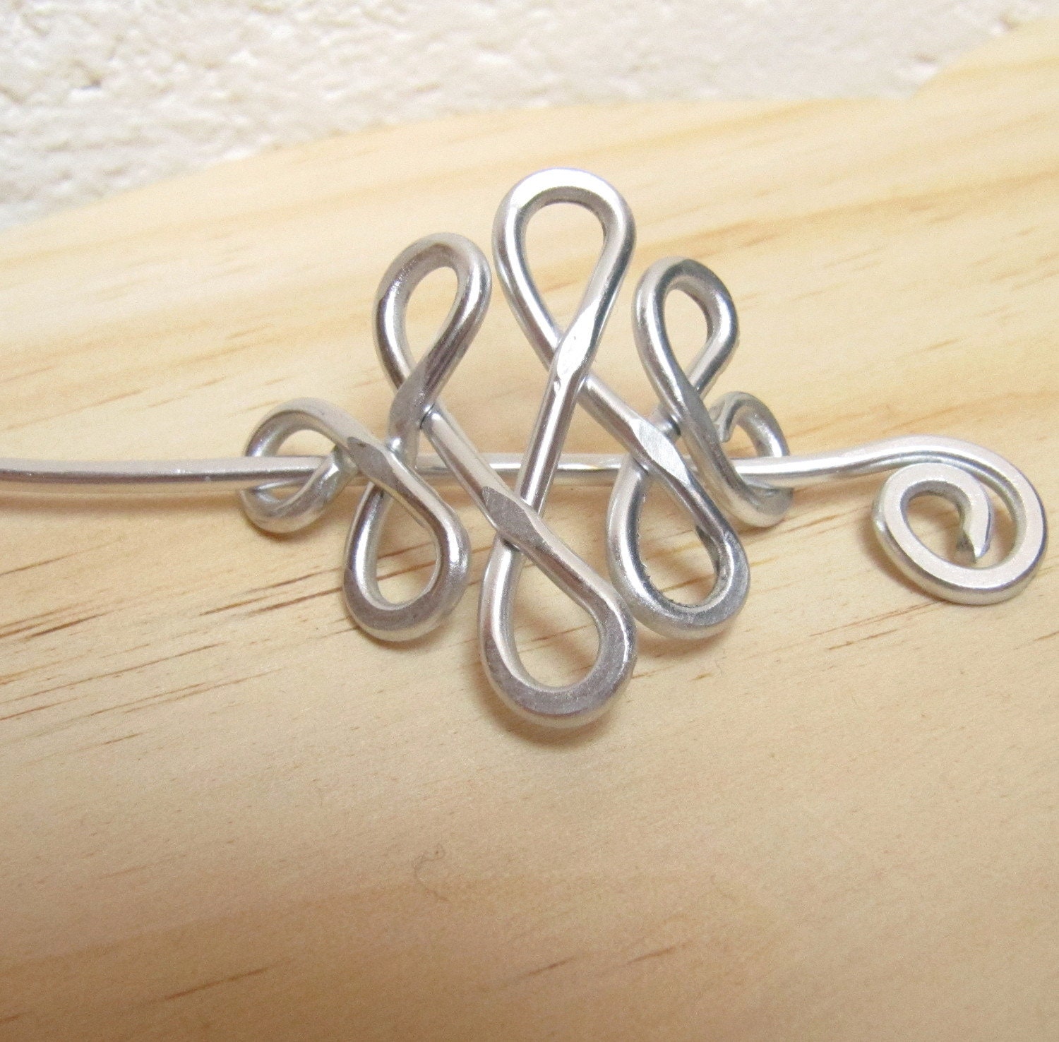 Hammered Silver Toned Celtic Knot Pin: Scarf, Shawl, or Hair  display picture 2