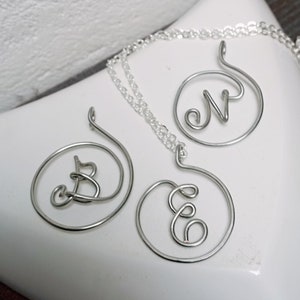 Collar de soporte de anillo de letra inicial, joyería inicial personalizada, regalo de San Valentín, collar inicial de joyería de Navidad, collar de novia