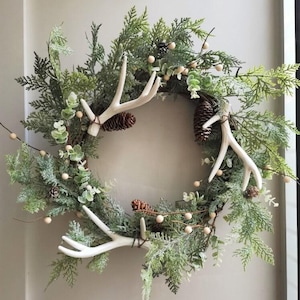 Antler xmas wreath, deer antler winter wreath with juniper branches and pine cones, festive faux antler door wreath
