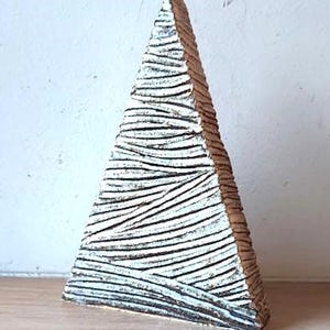 White Xmas tree, ceramic Christmas tree with wavy surface, pointy modern Xmas tree miniature, triangle tree in white beige