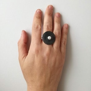 Black silver ring, oxidised silver ring with white, sweet water pearl, black silver white stone ring, minimalsit silver statement ring
