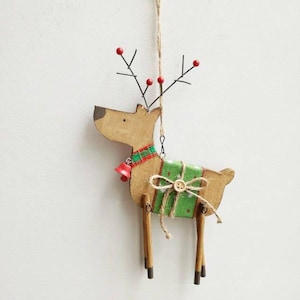 Adorno de reno, de madera, adorno para árbol de Navidad de reno de perfil, reno marrón verde con cascabel y sillín, rústico, decoración navideña