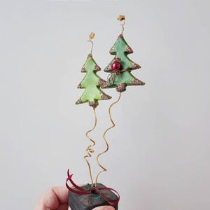 Double chistmas tree, two xmas fir trees with baubles, ceramic twin christmas tree miniatures on brown base, unique xmas decor trees