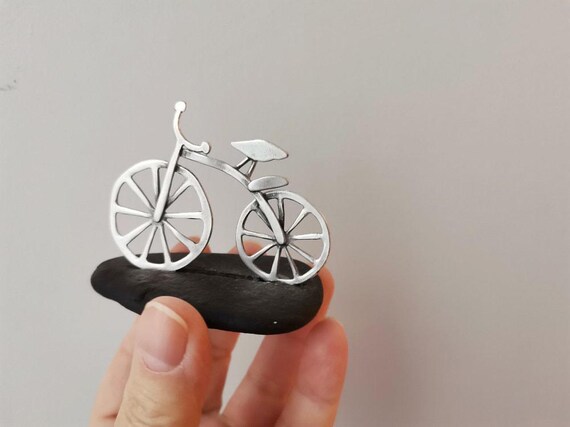 銀の自転車彫刻、黒い石のミニ自転車彫刻、合金、銀メッキ、自転車の 