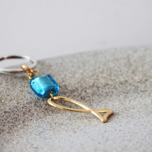 Gold fish keychain, gold fish outline key ring with turquoise blue bead, minimalist fish key holder, unisex fish key chain, fish favours