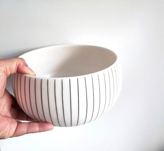 Lage Porzellan Schüssel, gestreifte weiße Schüssel klassisches Design, minimalistische weiße Schüssel, griechische große Porzellanschüssel
