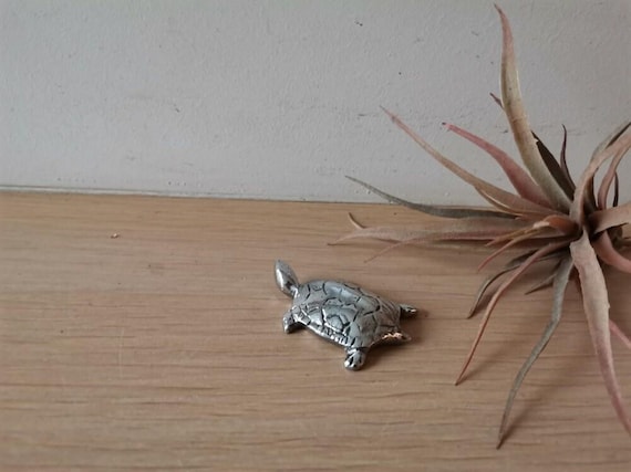 銀色の亀の彫刻、小さなアルミ製の亀、古典的な亀の置物、アルミ製の