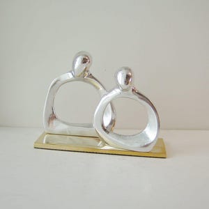Porta carte in metallo uomo donna, scultura in bronzo alluminio, oggetto d'arte funzionale