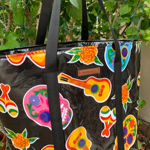 Oilcloth tote, sugar skull tote bag,beach bag, picnic tote, farmers market bag, cinco de Mayo bag, Frida Kahlo skull insulated tote image 4