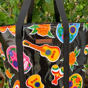 Oilcloth tote, sugar skull tote bag,beach bag, picnic tote, farmers market bag, cinco de Mayo bag, Frida Kahlo skull insulated tote image 9