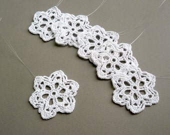 6 Christmas Decorations -- Medium Crochet Snowflake T81, in White