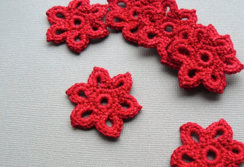 5 Crochet Flower Appliques 1-3/8 inch Diameter, in Bright Red image 3