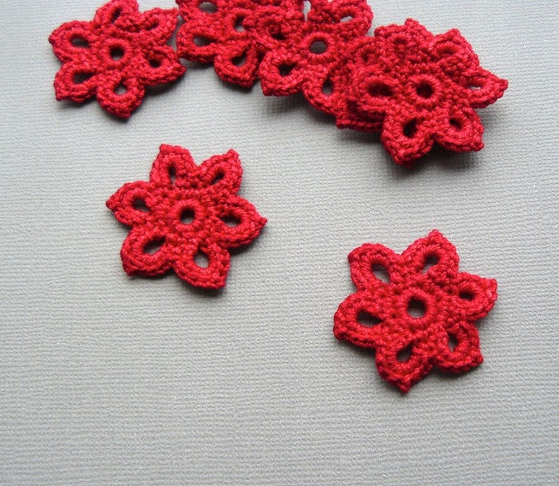 5 Crochet Flower Appliques 1-3/8 inch Diameter, in Bright Red image 4