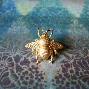 Bumble Bee - Tiny Golden Brass Bumble Bee Brooch Lapel Pin or Tie Pin Tie Tack with Gift Box, Gift for Dad