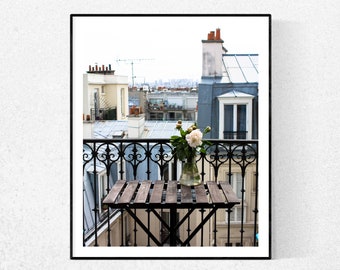 Paris Fotografie, Frühling in der Pariser Wohnung, rosa Pfingstrose auf dem Pariser Balkon, Montmartre, Frühling in Paris, Blumendekor