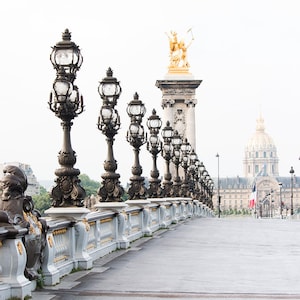 Paris Fotografie, Brücke die Seine, Pont Alexandre, Paris Architektur, Sommer in Frankreich, Rebecca Plotnick, Paris Wandkunst