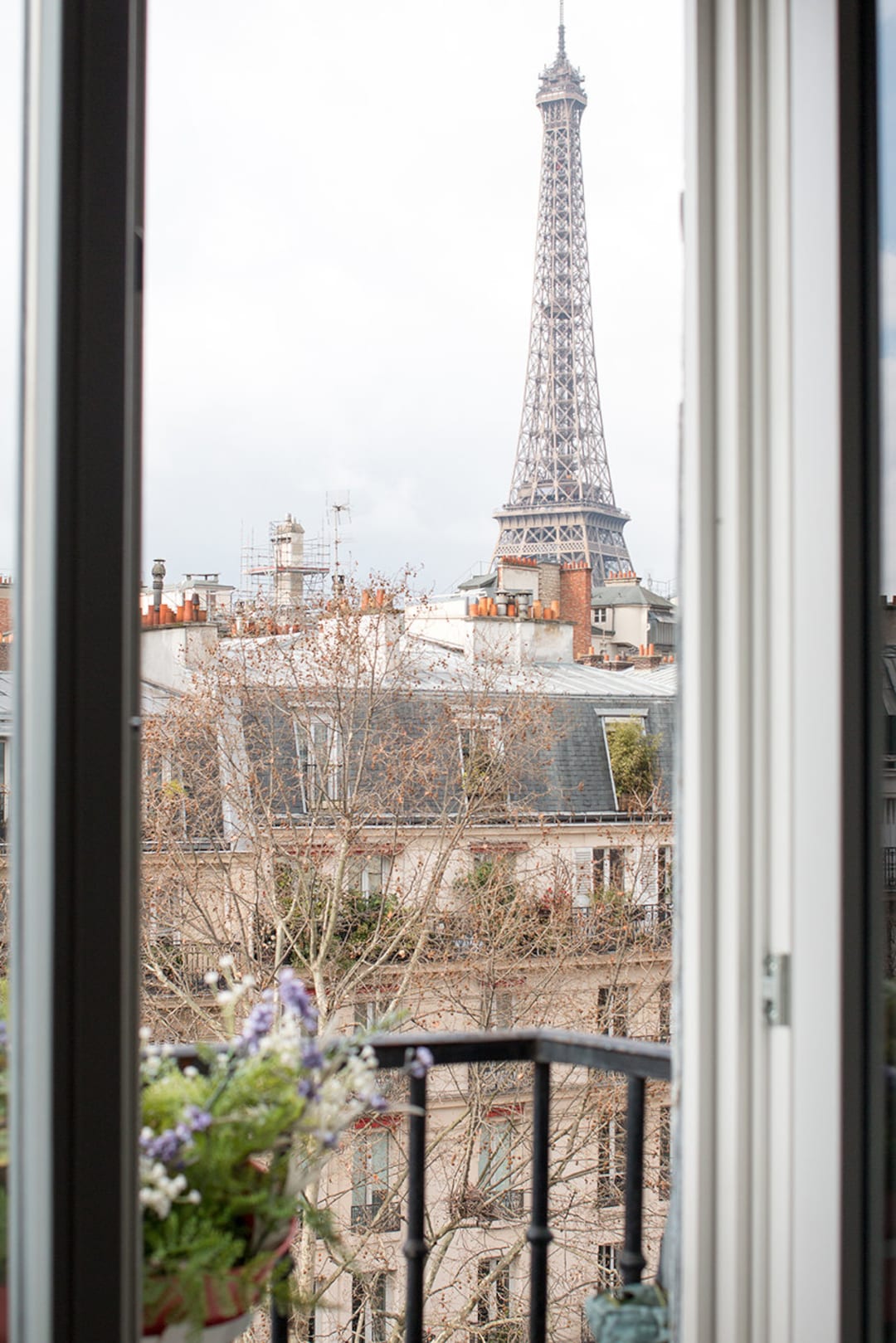 Apartment Eiffel Tower romantic view, Paris, France 