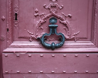 Fotografia di una porta di Parigi, arredamento rustico francese rosa
