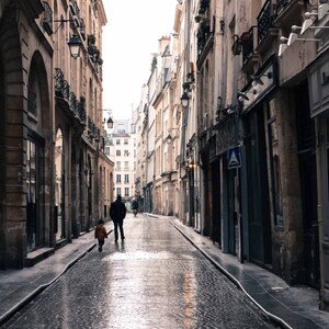 Fotografía de París, Tarde Sparkle, París bajo la lluvia, Lluvia empapada calles de parís adoquinadas, Decoración de París, Arte para él, padre e hijo