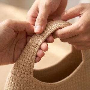 Crochet Hobo Bag Pattern, Modern Tote, Market Bag PDF (Digital Download) image 3