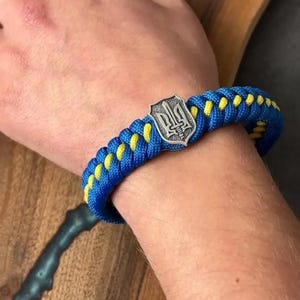 Paracord Armband für Männer – Handgemachter gelb-blauer Paracord Schmuck mit 925 Sterling Silber, Armband aus Japan, Geschenk für Ihn