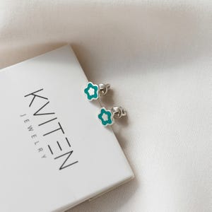 925 Silver Children&#39;s Earrings: Green Enamel Flower Studs