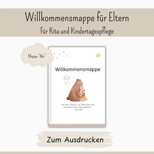 Könnte beinhalten: Eine spiralgebundene Willkommensmappe für Eltern mit einem braunen Bären, der ein Junges umarmt, einem Wolken-Mobile und Sternen. Der Text lautet Willkommensmappe, Mappe Bär und ein Zitat von Jean Paul. Die Überschrift lautet Willkommensmappe für Eltern Für Kita und Kindertagespflege.