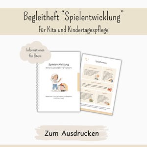 Könnte beinhalten: Ein spiralgebundenes Begleitheft Spielentwicklung mit einer Illustration eines Astronautenkindes auf dem Deckblatt und einer zweiten Seite mit Spielformen. Der Text umfasst Informationen für Eltern und Zum Ausdrucken, gestaltet in einem klaren, weißen Layout mit sanften beigen Akzenten für pädagogische Zwecke.