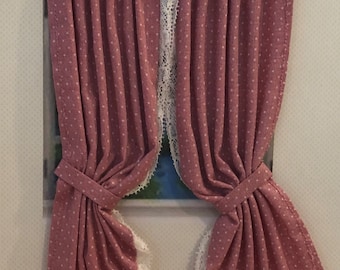 One inch scale, Rose pin dot curtains, trimmed in white lace, with rod