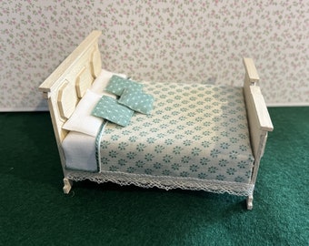 1:24 Half Inch Scale Dressed Bed in Cream and Green