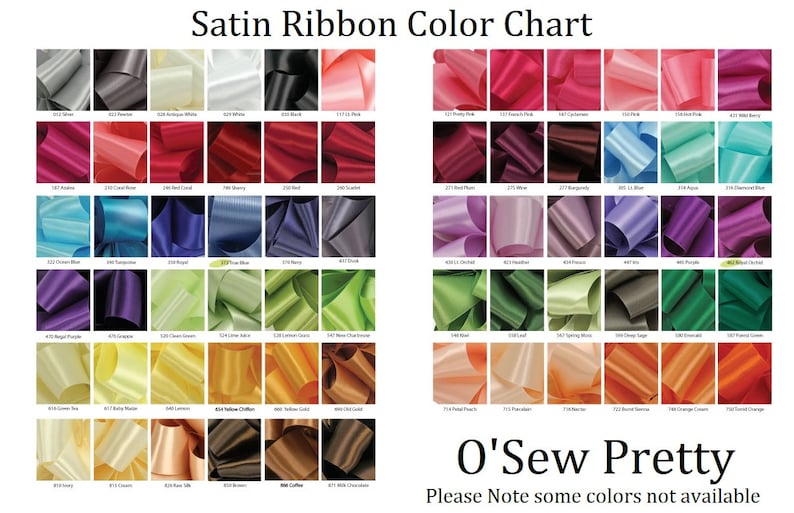 Puede incluir: Una carta de colores de cinta de sat&eacute;n con m&aacute;s de 100 colores diferentes. La carta est&aacute; organizada por familia de colores y cada color tiene un n&uacute;mero y un nombre. La carta se titula "Satin Ribbon Color Chart" y "O'Sew Pretty". El texto "Please Note some colors not available" est&aacute; en la parte inferior de la carta.