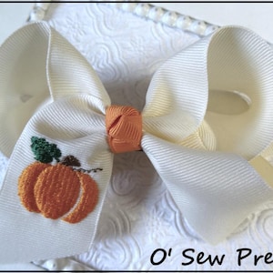 Pumpkin Hair Bow, Fall Hair Bows, embroidered pumpkin hair bow, Thanksgiving hair bows, Embroidered hair bow, Halloween hair bow, Pumpkin